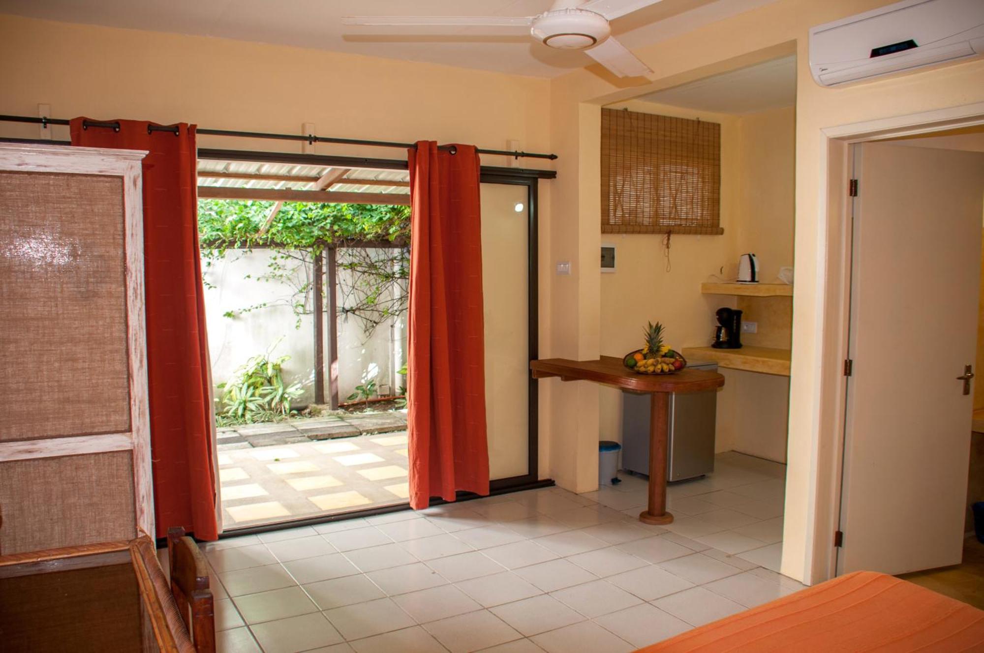 Chantauvent Guest House Blue Bay Bilik gambar